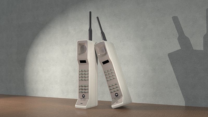 Motorola DynaTAC 8000X - The First Mobile Phone