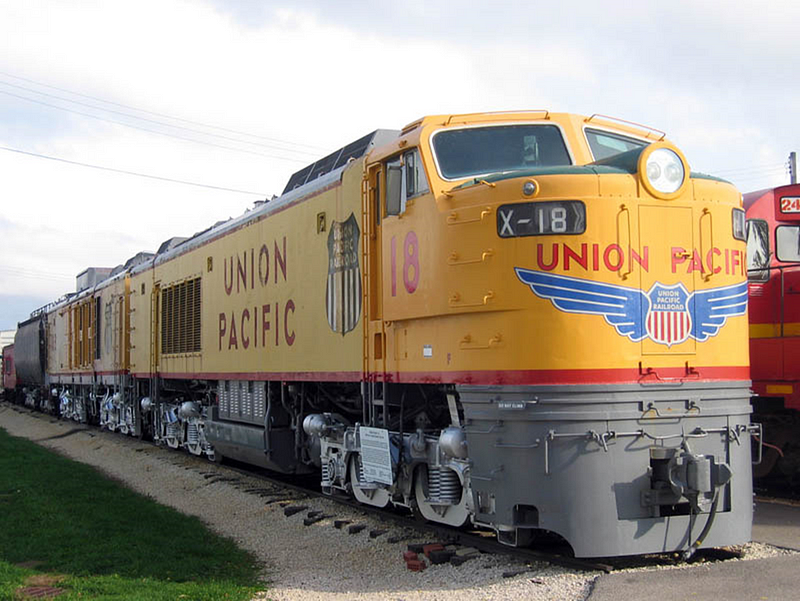 Gas turbine-electric locomotive Union Pacific 18