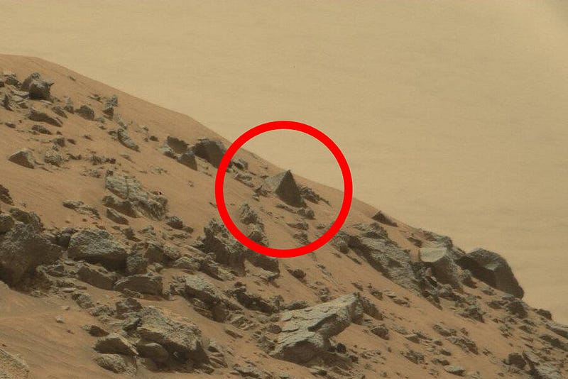 Alleged pyramid structure on Mars